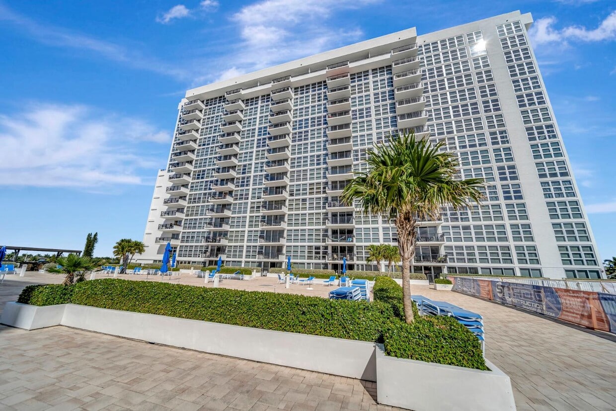 Photo - 531 N Ocean Blvd - Silver Thatch Atlantic Plaza