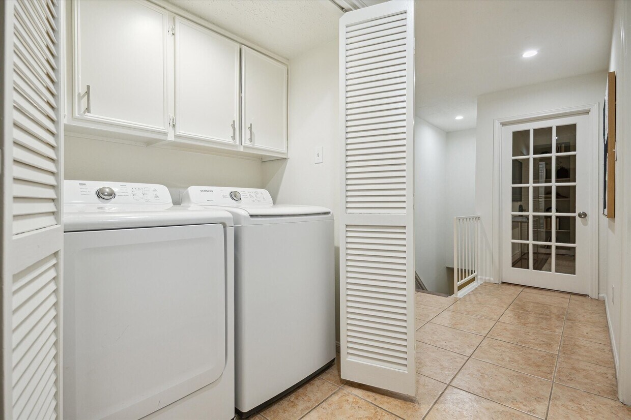 Foto principal - 6721 Belmont St