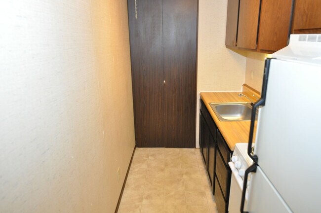 Foto del edificio - 825 Logan Ave NW