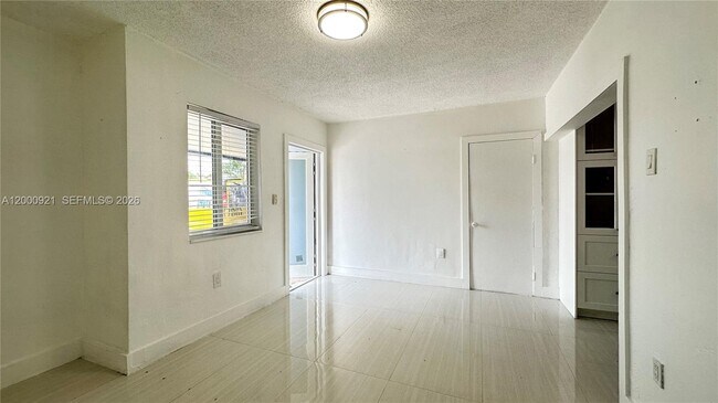 Foto del edificio - 5545 E 6th Ave