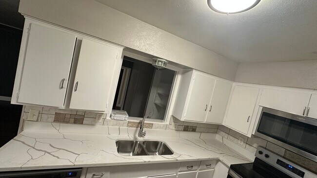 Foto del edificio - 6912 Clearglen Dr