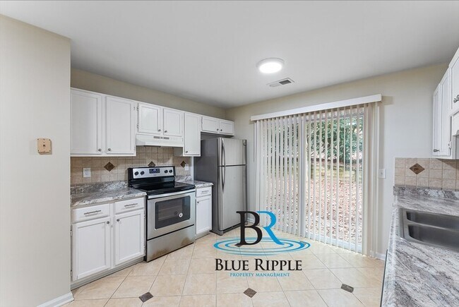 Building Photo - Spacious 3BR/2Bth Prime Smyrna Location on...