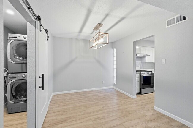 Building Photo - 2233 E Highland Ave