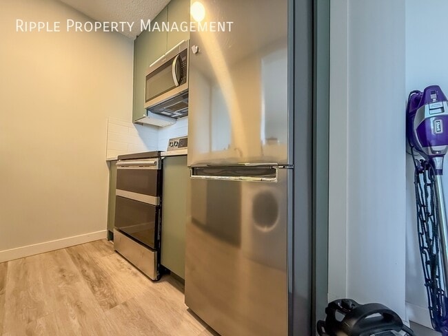 Building Photo - Modern 1 Beds, 1 Baths Apartment/Condo | N...
