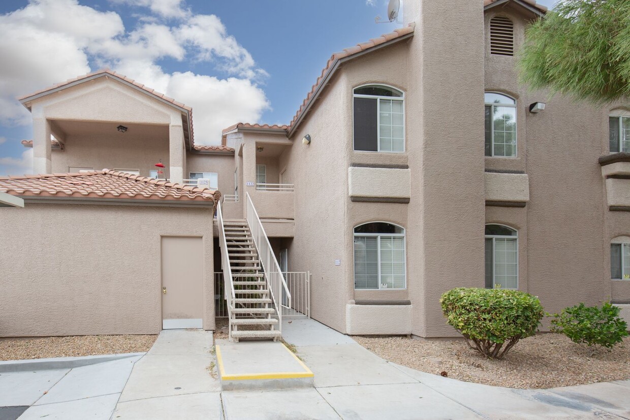 Foto principal - HENDERSON 2 BEDROOM, 2 BATH CONDO IN GATED...