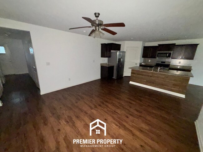 Foto del edificio - Beautiful 3BR/2.5BA Bessemer Home with Granite Kitchen, Fireplace & Covered Patio