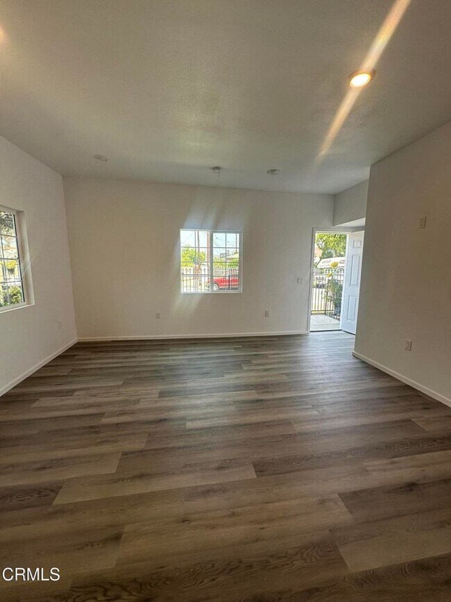 Foto del edificio - 1441 N Carmelita Ave