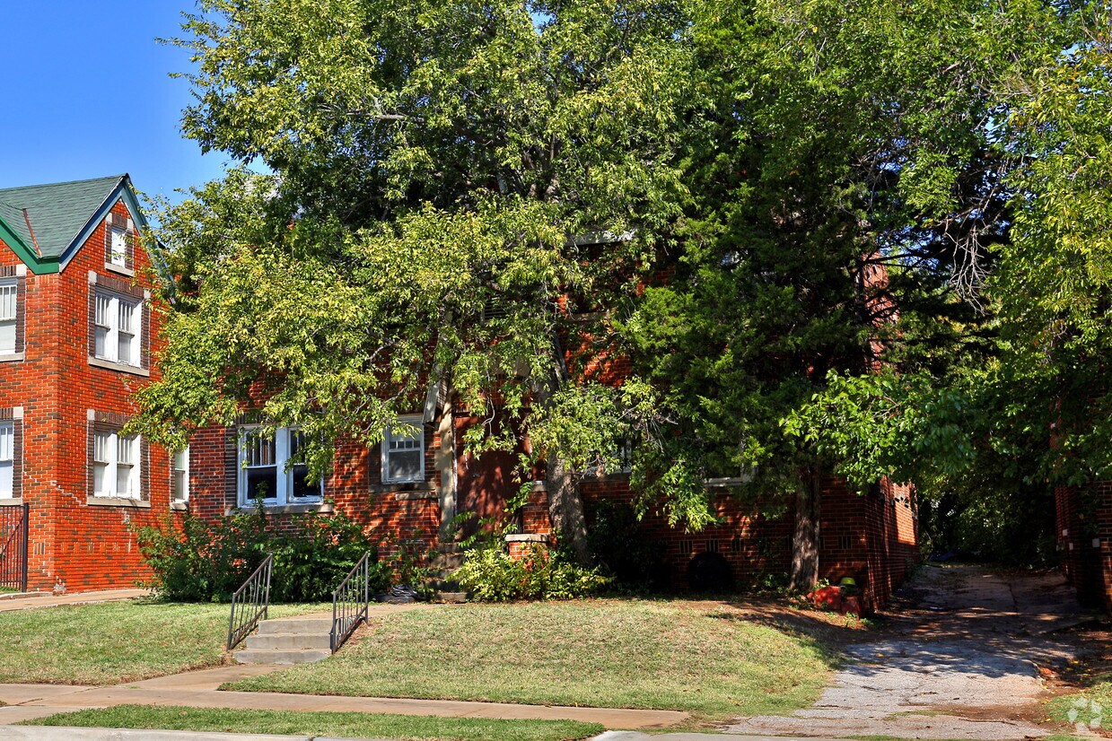 Building Photo - 711 NW 30th