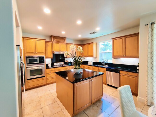 Building Photo - 3705 Edgecomb Ct
