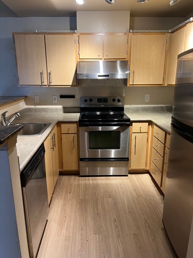 Kitchen - 10721 Valley View Rd