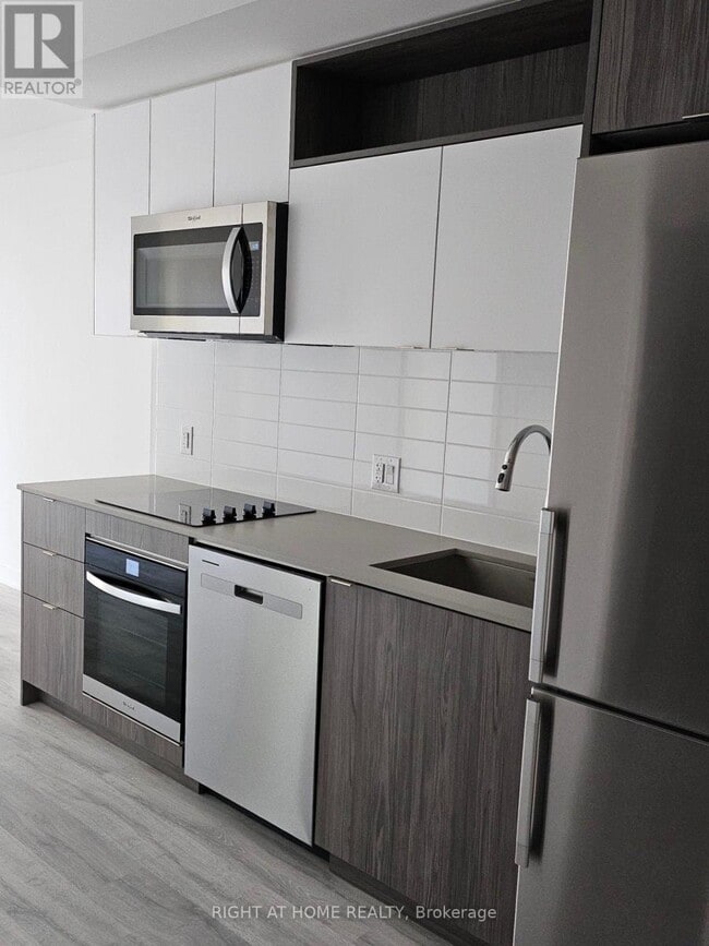 Building Photo - 100 Dalhousie St