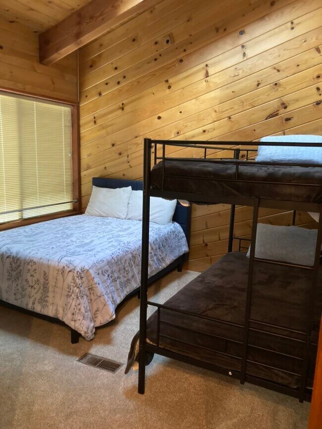 Foto del edificio - 3810 Needle Peak Rd