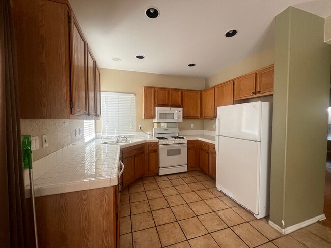 Kitchen - 10033 Kika Ct