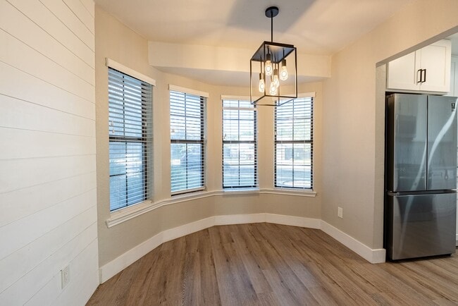 Foto del edificio - Beautiful 4 Bedroom, 2 Bathroom home in Ro...