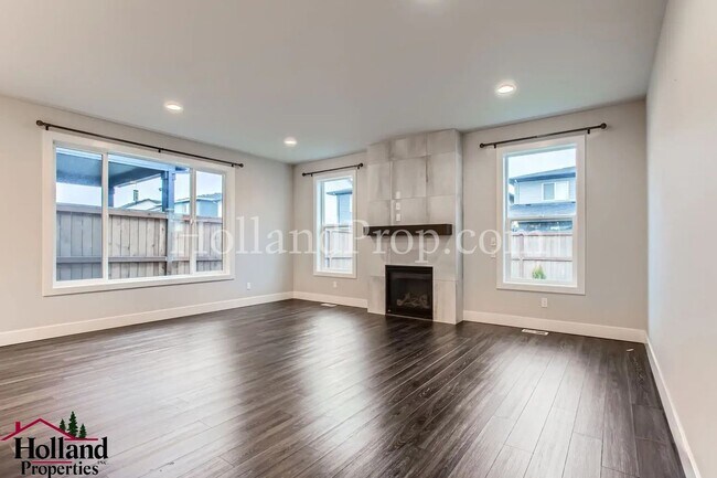 Building Photo - Modern Comfort Meets Natural Serenity in this 4-bedroom Single-Family Home in Hillsboro!