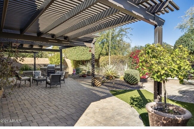 Foto del edificio - 3 BEDROOMS PLUS DEN IN STETSON VALLEY IN PHOENIX