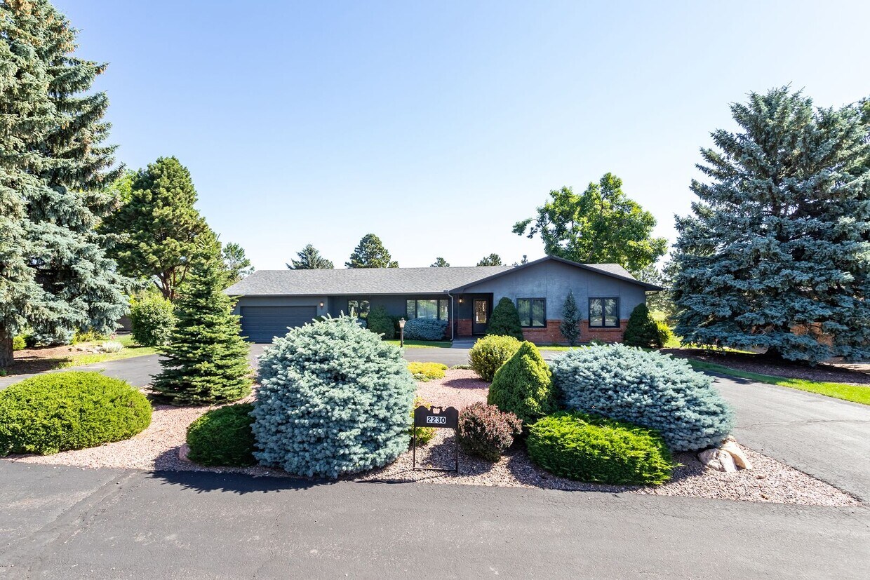 Foto principal - Ranch Style Home Located inside Kissing Ca...