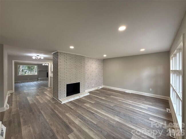 Foto del edificio - 2745 Dogwood Ave