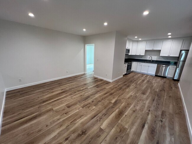 Foto del edificio - West 10th Escondido Triplex