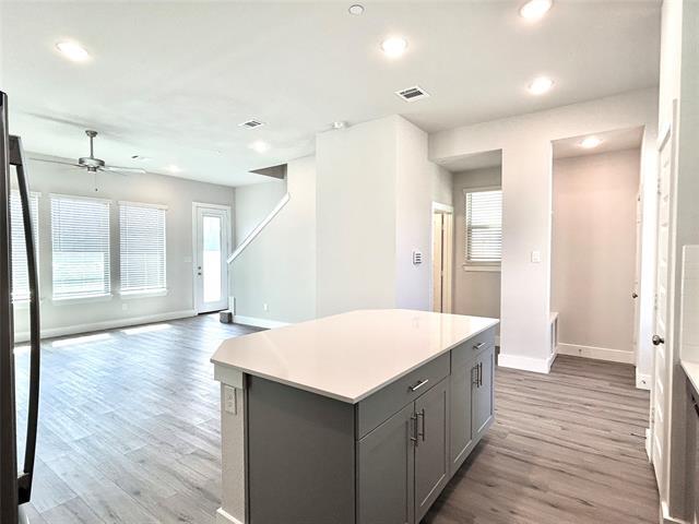 Foto del edificio - 1830 NE Green Oaks Blvd