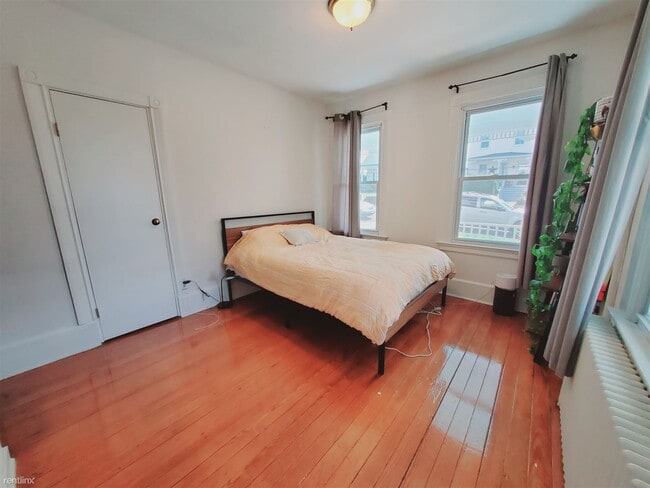 Building Photo - 1 br, 1 bath Condo - 149 Pine St Unit 1