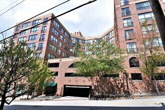 Building Photo - 115 W Peachtree Pl NW