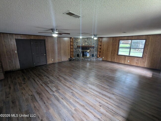 Foto del edificio - 7594 Rockingham Dr