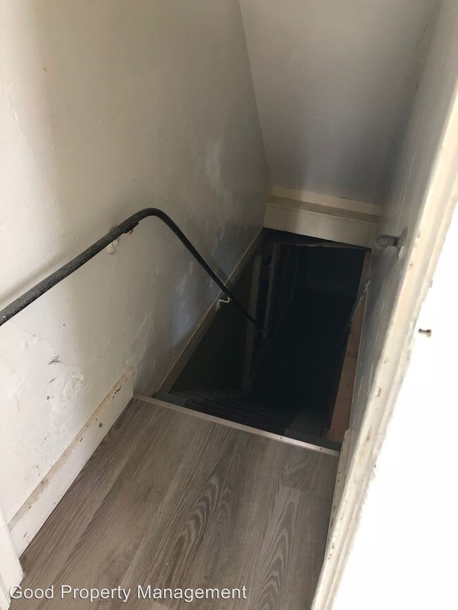 Foto del edificio - 1335 W 8th St