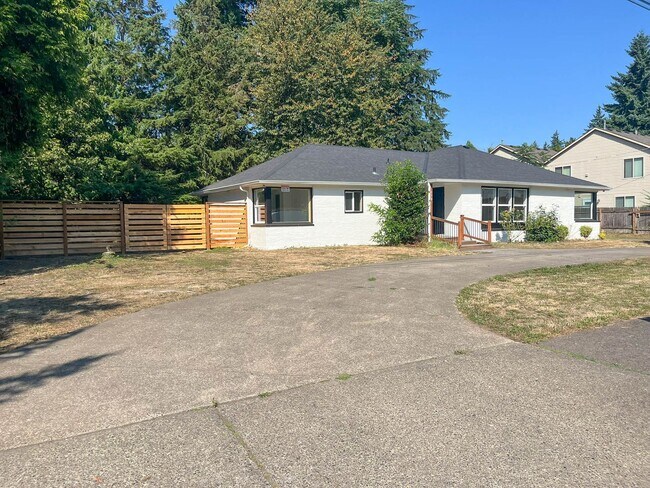 Foto del edificio - Charming NE Portland Apartment Near Parks, Shops & Transit