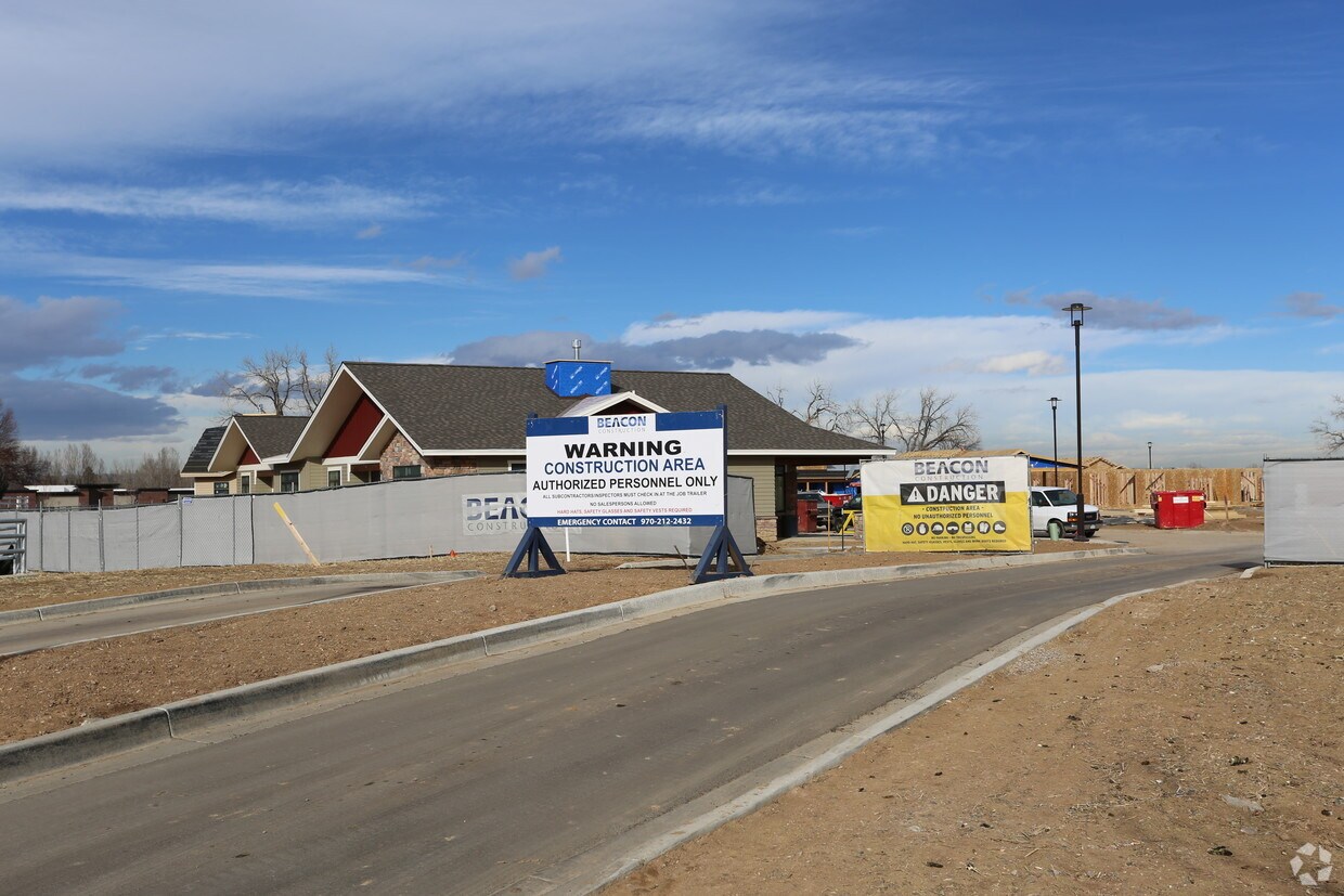 Foto principal - Columbine Patio Homes