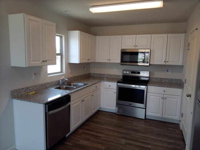 Building Photo - 151 S Seneca Dr