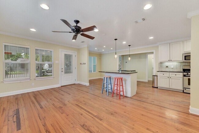 Foto del edificio - 1703 Richcreek Rd