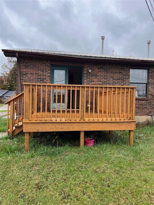 Foto del edificio - 1705 Cliff Ridge Ct