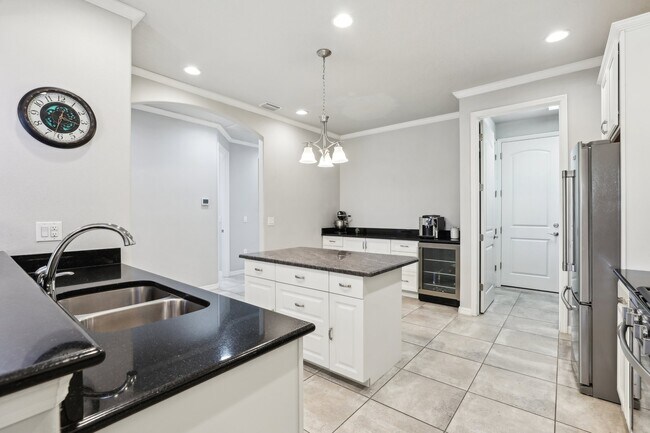 Building Photo - 7823 Loren Cove Dr