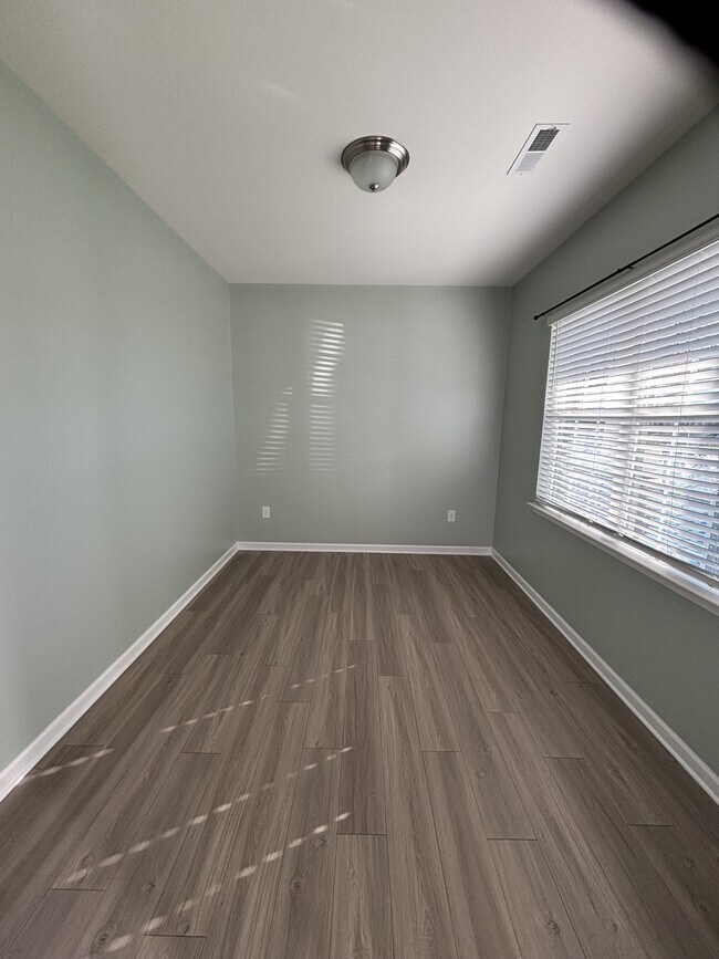 Foto del edificio - 145 Relict Dr