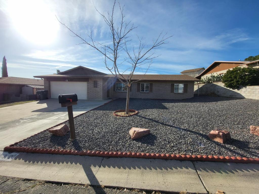 Primary Photo - 620 Ridgecrest Dr