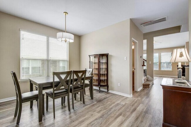 Foto del edificio - 4 bed Kensington Trail Subdivision