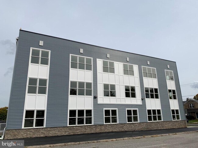Foto del edificio - 1033 W Bridge St