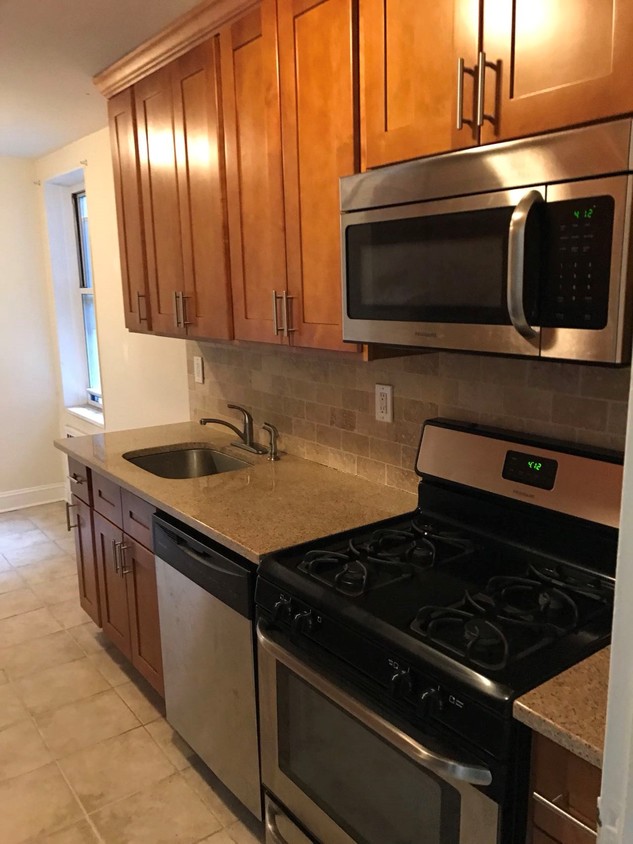 Foto principal - 217 E 7th St