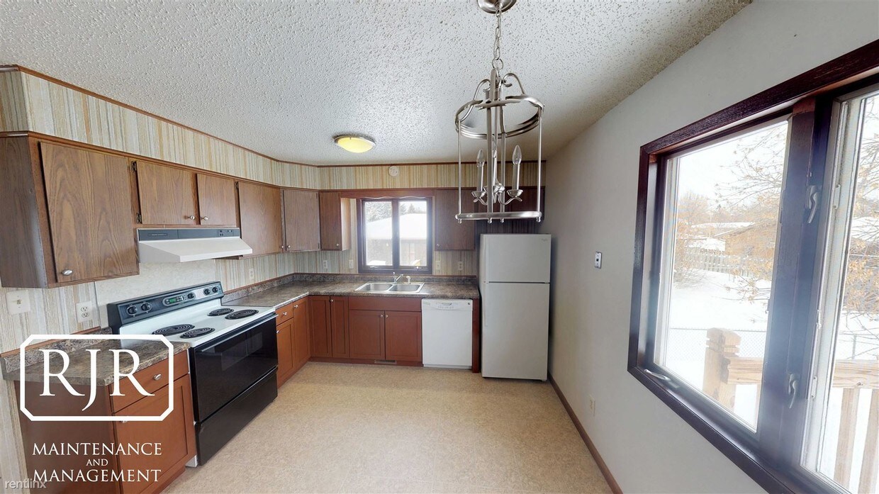 Primary Photo - 3 br, 2 bath Townhome - 1409 S Washington St