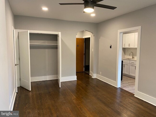 Foto del edificio - 6100 McCallum St