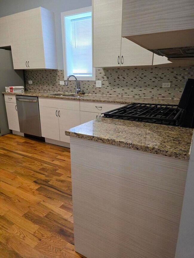 Building Photo - 539 N Trumbull Ave