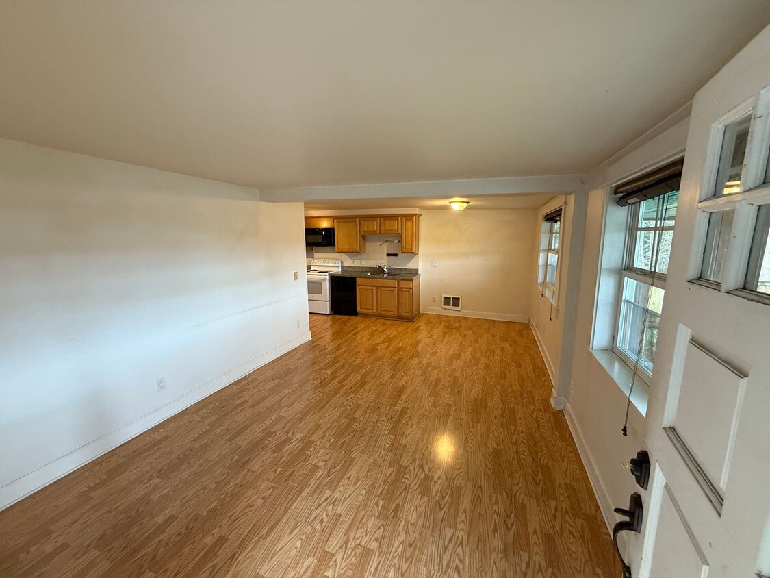 Primary Photo - Queen Anne/Seattle 2bd 1bath duplex Unit f...