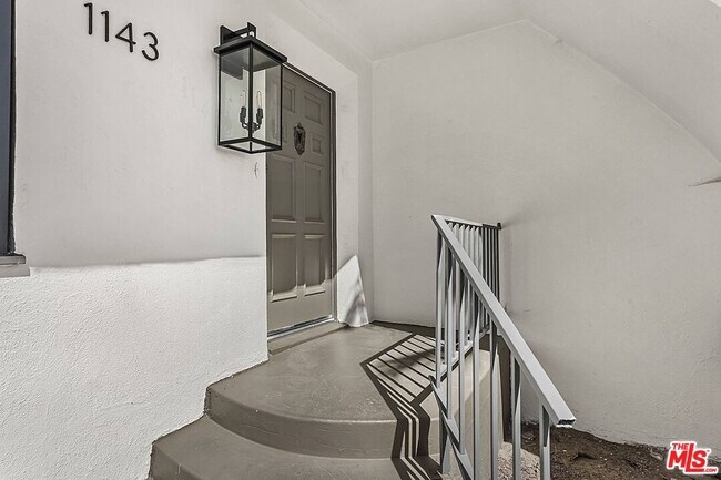 Foto del edificio - 1143 Cloverdale Ave