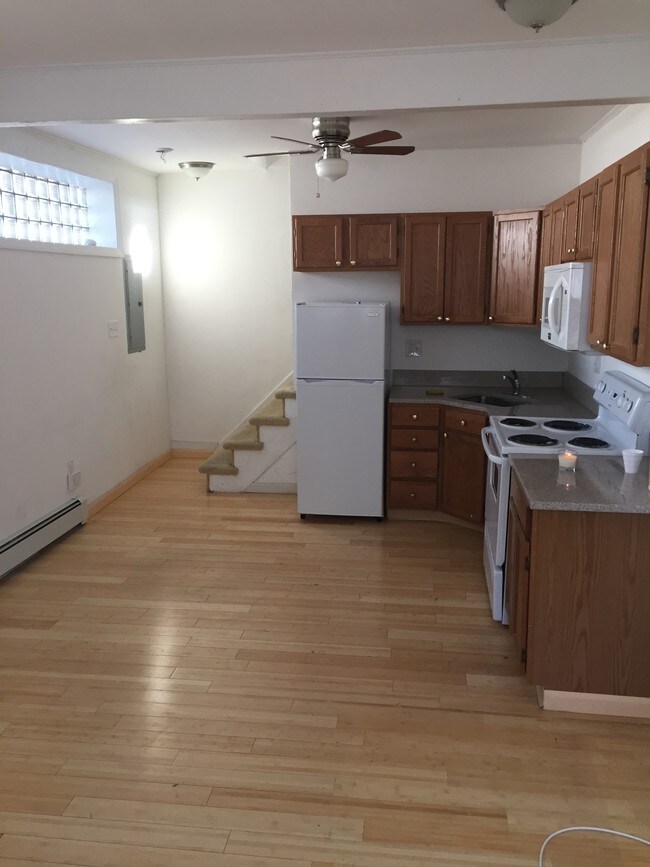 Kitchen - 4 N Poplar Ave