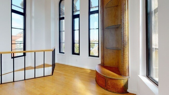 Building Photo - 492 Beacon St