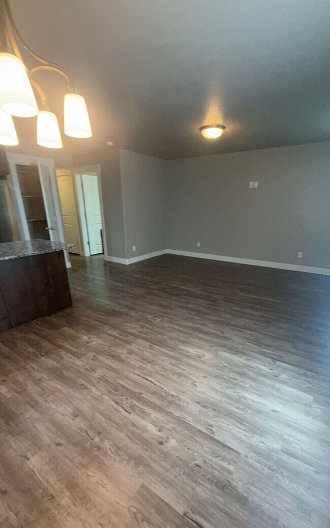 Foto del edificio - Spacious Townhome with 1 car garage w/ Mountain Views