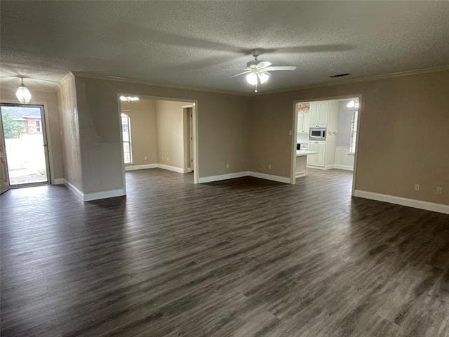 Building Photo - 2111 Meadowview Dr