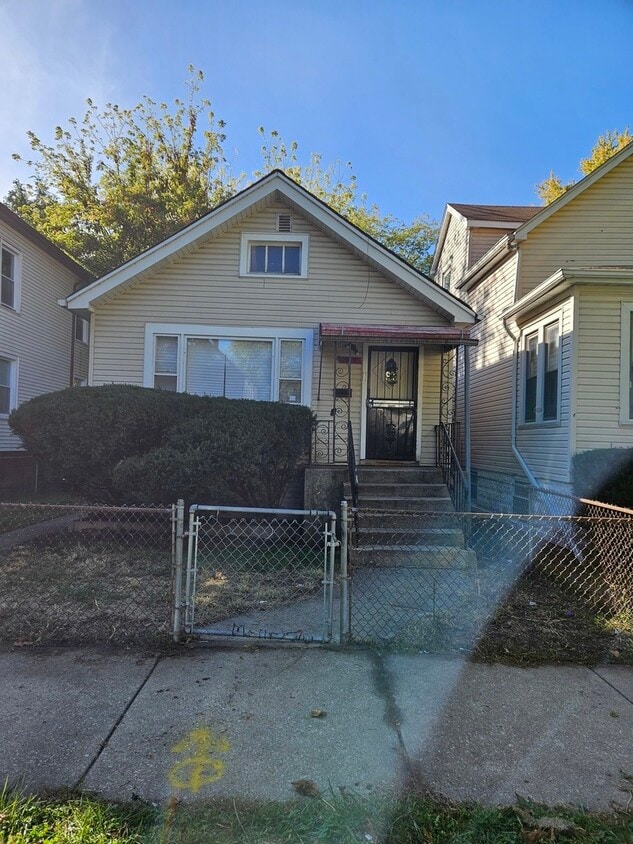Foto principal - 8022 S Manistee Ave
