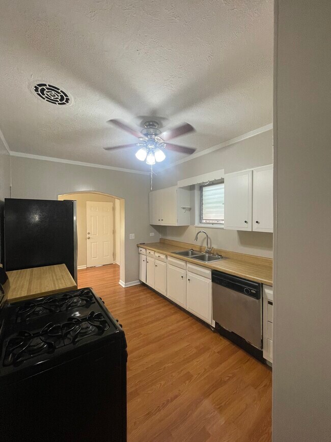 Building Photo - 417 Highland Ave